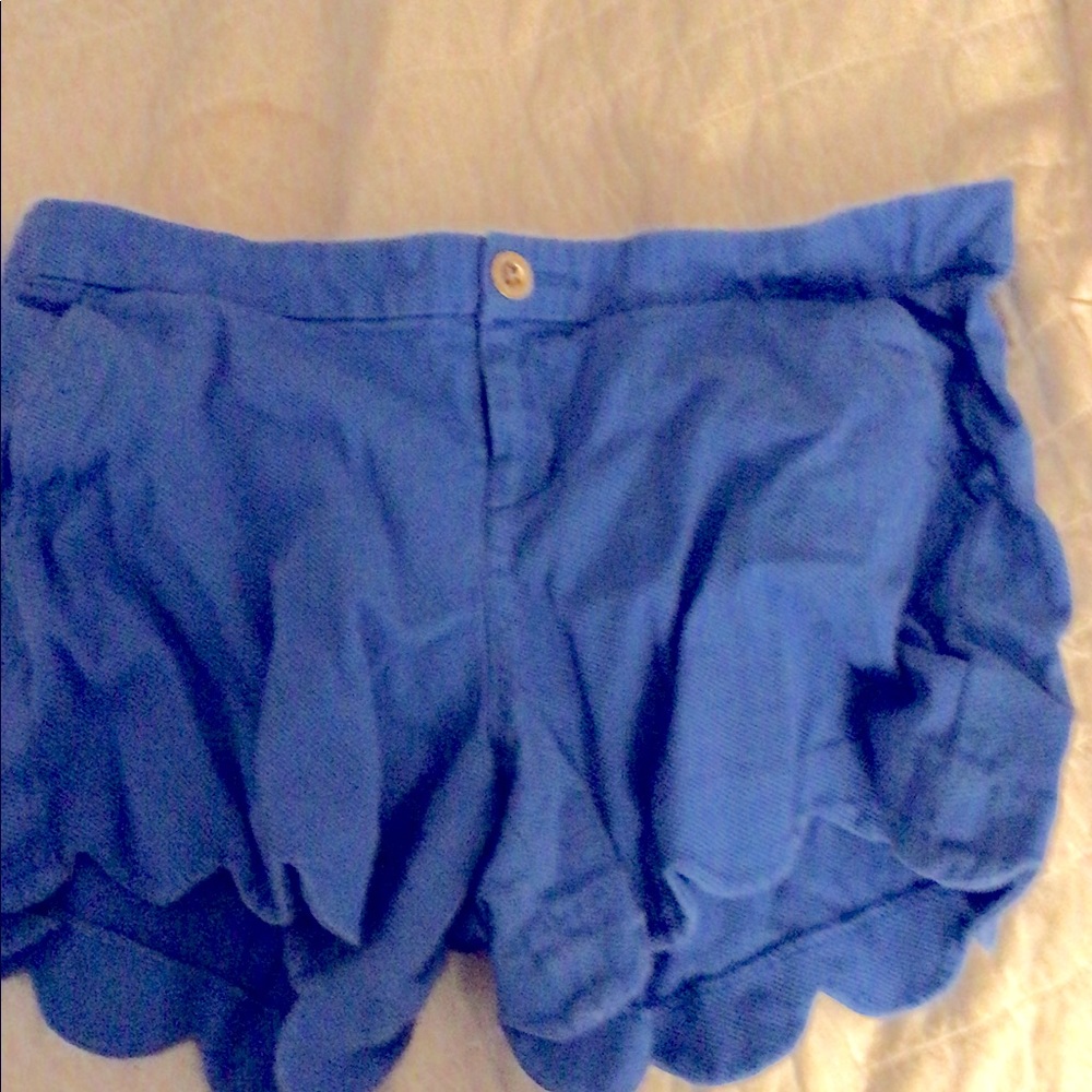 Lilly Pulitzer shorts with gold button!